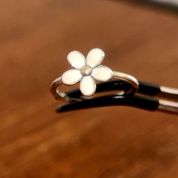 Pandora Flower Ring - Picture 5 of 11